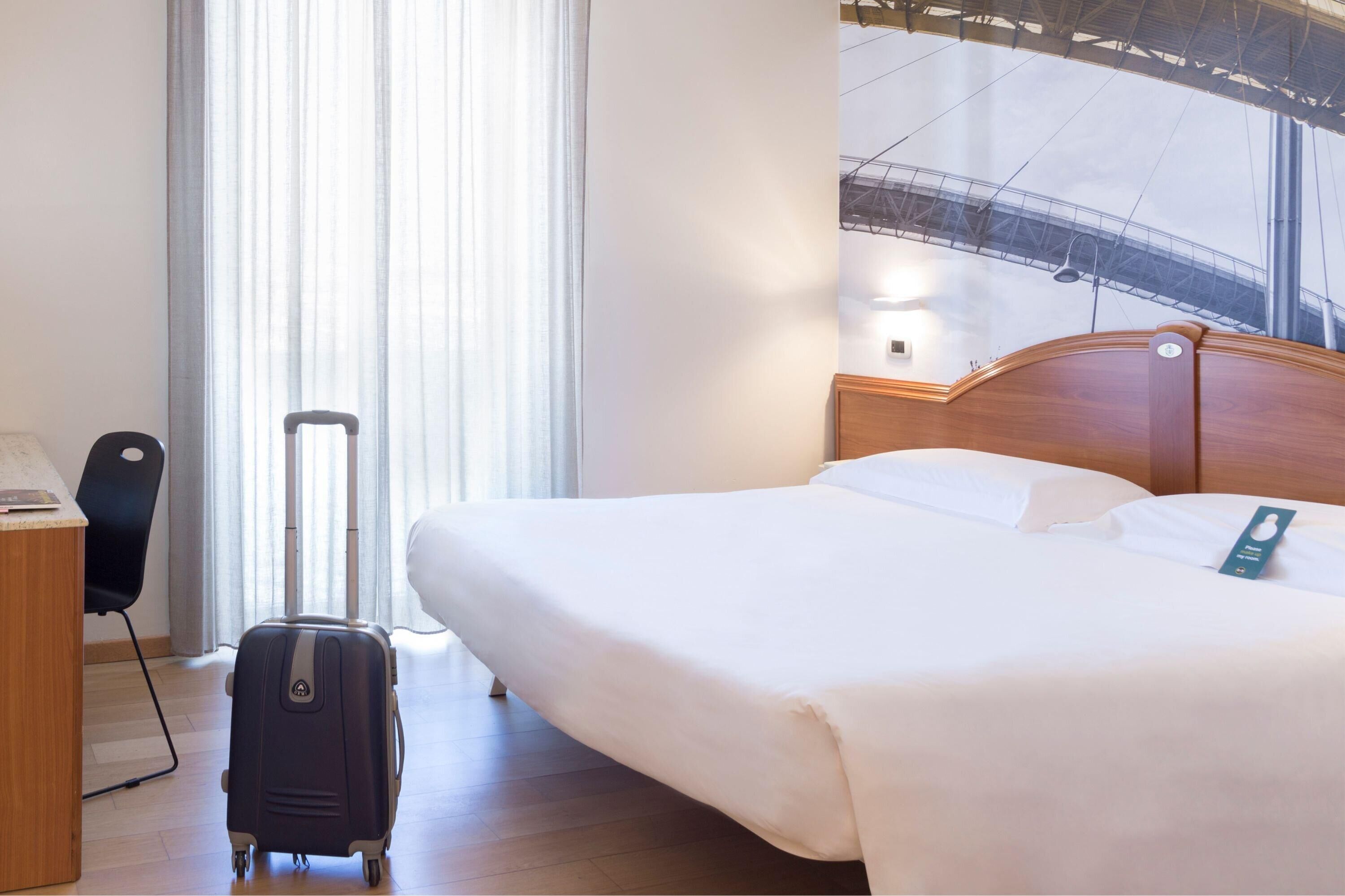 Down duvets, in-room safe, desk, blackout curtains