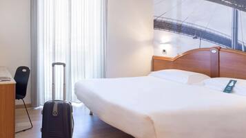 Down duvets, in-room safe, desk, blackout curtains