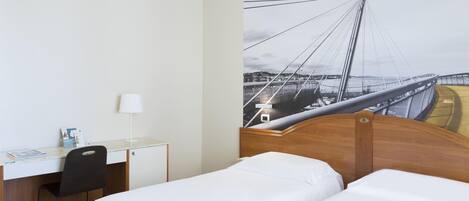 Down duvets, in-room safe, desk, blackout curtains