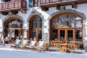 2 restaurantes; se sirven desayunos 