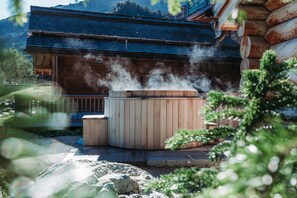 Outdoor spa tub - Pierre & Vacances Premium Arc 1950 Le Village (Bourg-Saint-Maurice)