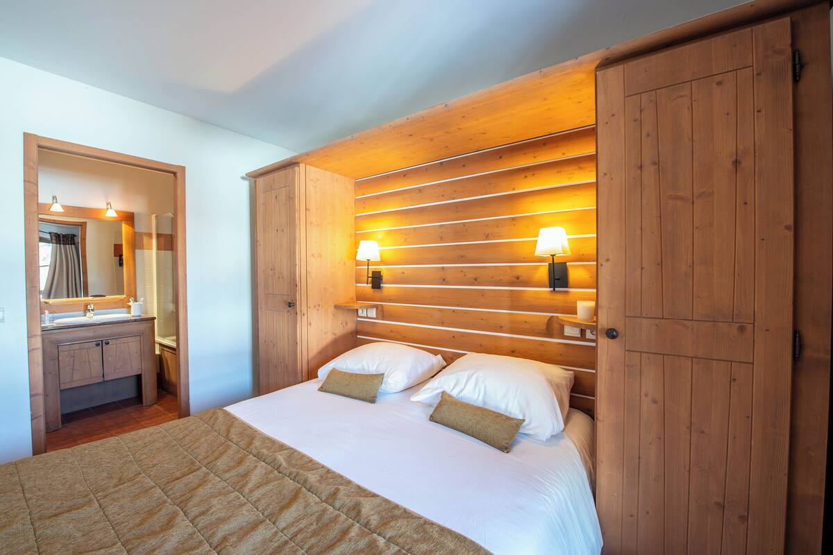Appartement 6 personnes - 2 chambres - Piscine extérieure - Sans balcon | ตู้นิรภัยในห้องพัก, ผ้าม่านกันแสง, เตารีด/โต๊ะรีดผ้า, เปล/เตียงเด็กอ่อน