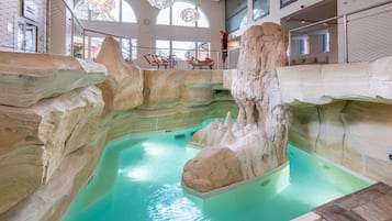 Piscine couverte, 4 piscines extérieures