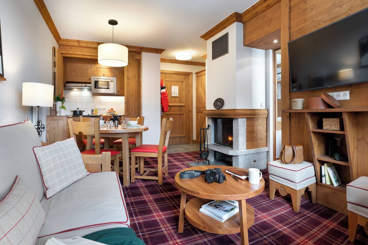 Suite hôtelière 2 personnes - Piscine vue Mont Blanc extérieure - Sans balcon | บริเวณนั่งเล่น | ทีวีจอแอลซีดี