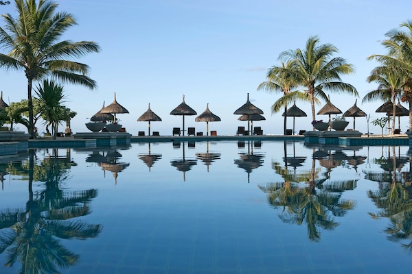 Outdoor pool, pool umbrellas, sun loungers