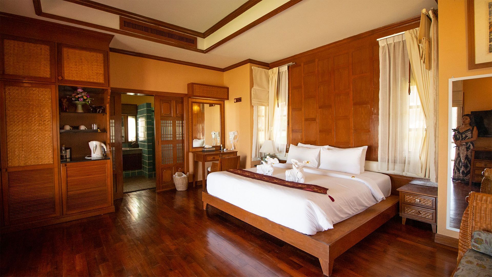 Työpöytä, äänieristys, silitysrauta/-lauta, ilmainen Wi-Fi