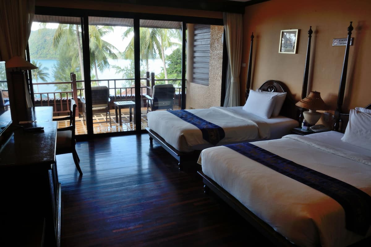 deluxe twin room | desk, soundproofing, iron/ironing board, free wifi