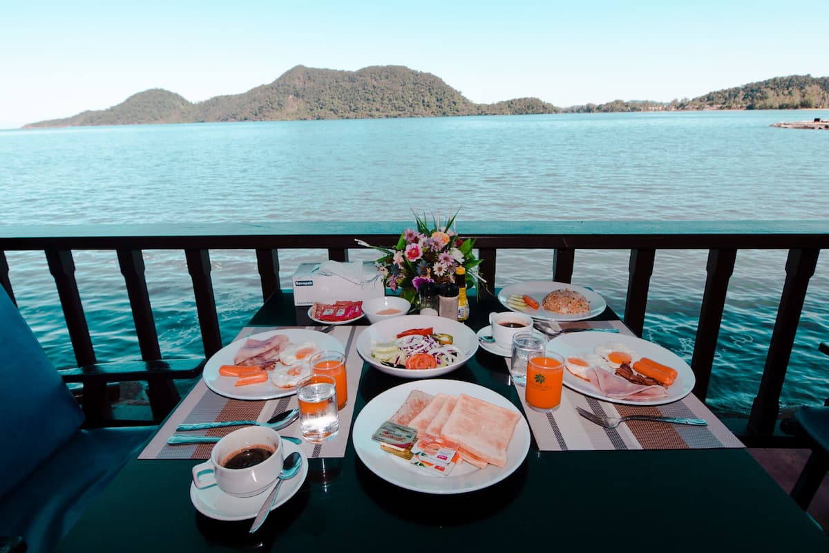 daily buffet breakfast (thb 500 per person)