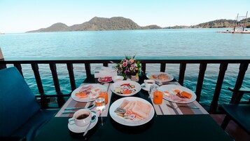 Daily buffet breakfast (THB 500 per person)