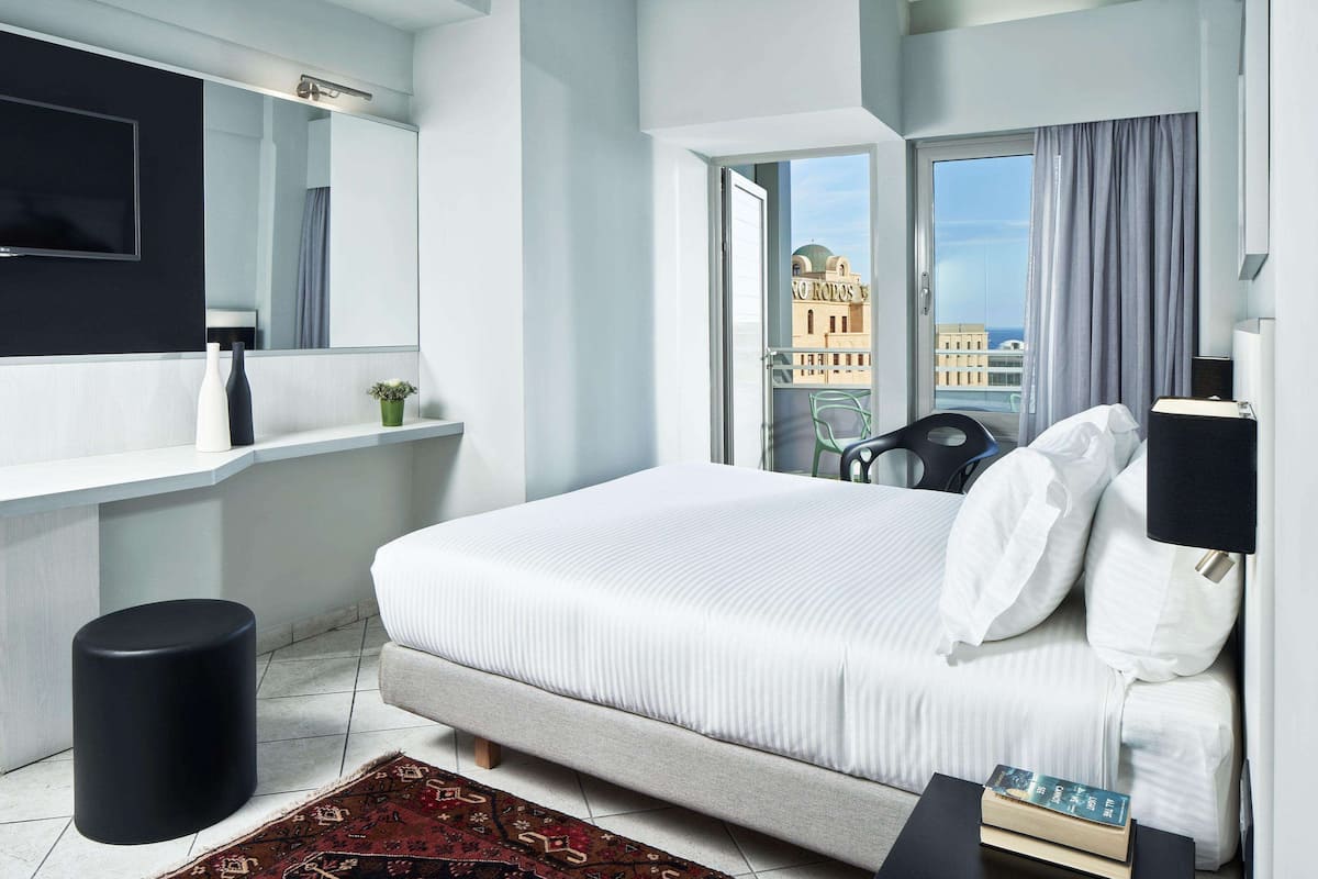 1 bedroom, pillowtop beds, minibar, in-room safe