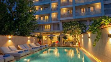 Seasonal outdoor pool, pool umbrellas, sun loungers