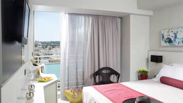 Classic Suite, 1 Bedroom | 1 bedroom, pillowtop beds, minibar, in-room safe
