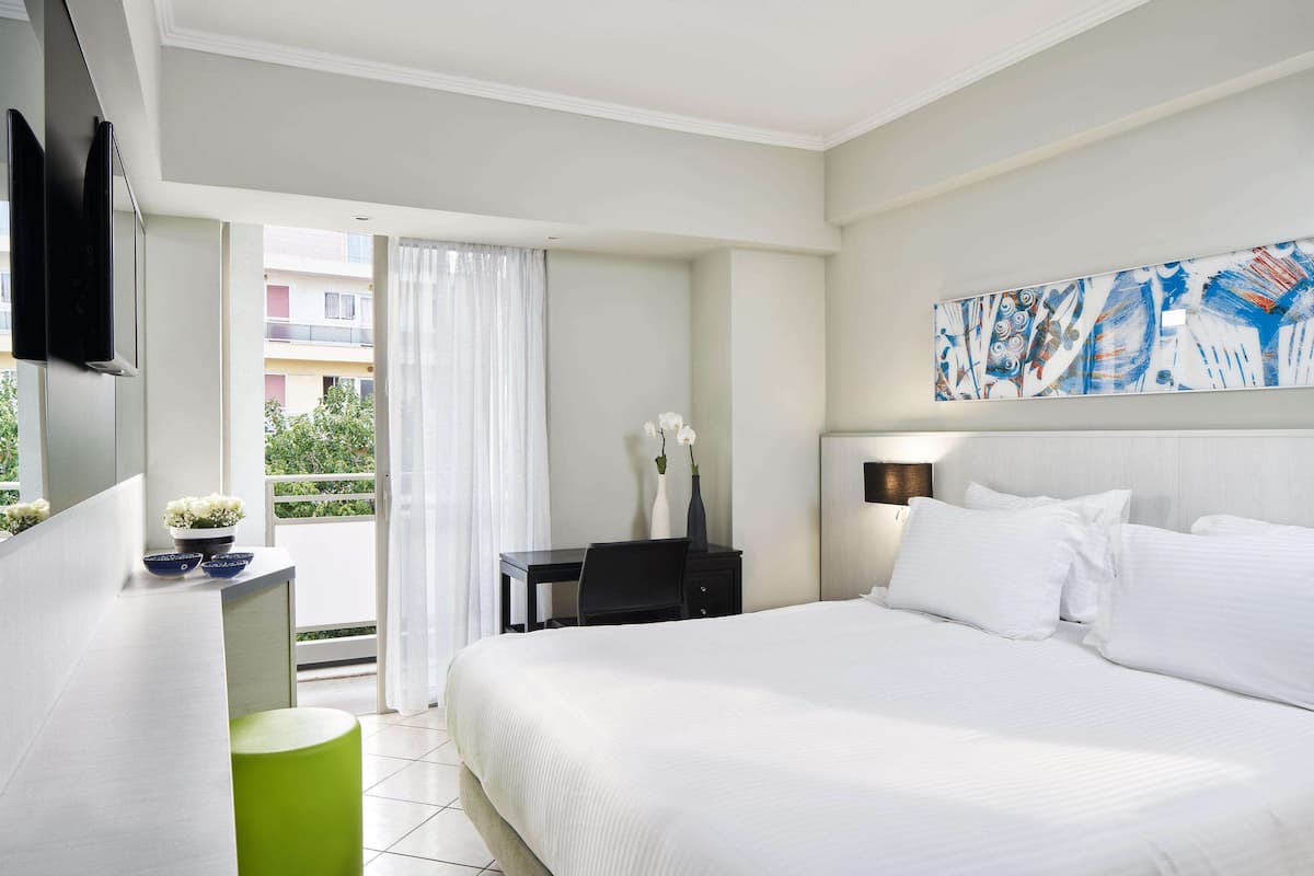 Classic Double or Twin Room | 1 bedroom, pillowtop beds, minibar, in-room safe