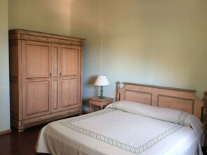 In-room safe, individually decorated, individually furnished, desk