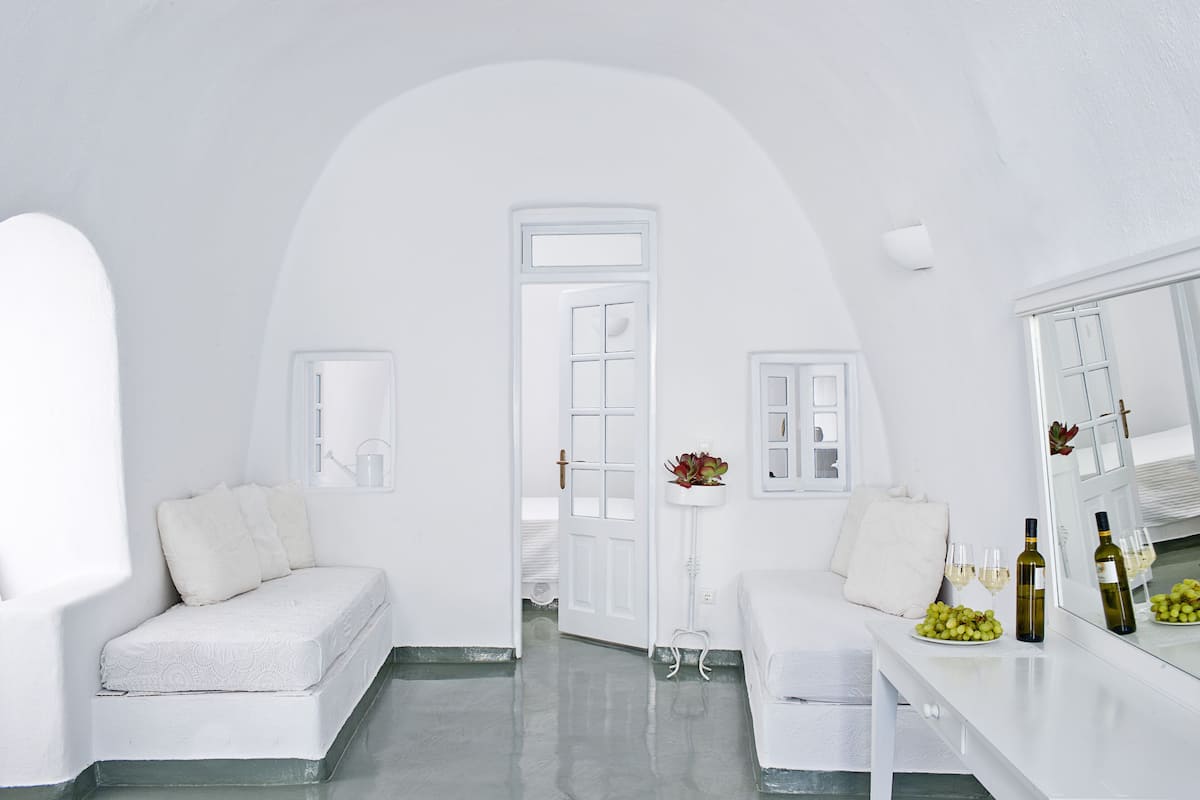 suite (for 4) | minibar, in-room safe, soundproofing, free wifi