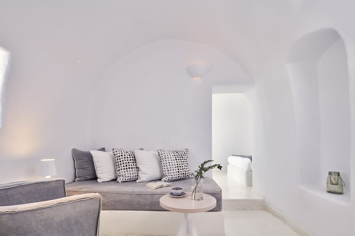 Minibar, in-room safe, soundproofing, WiFi (free)