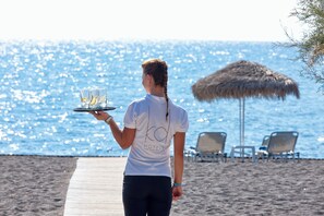 Front of property - Santo Miramare Resort (Santorini)