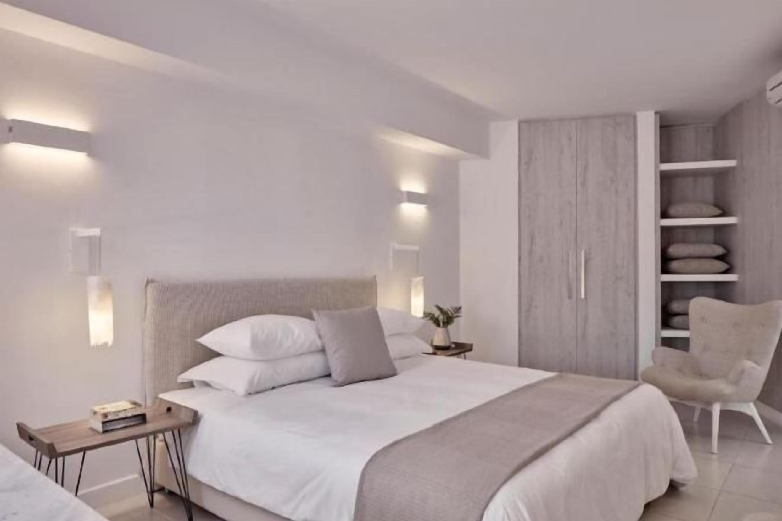 In-room safe, free WiFi, bed sheets