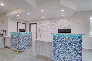 Check-in/check-out kiosk - The Ashley Inn & Suites (Lincoln City)