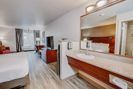 Standard Room, 1 King Bed | Desk, blackout drapes, iron/ironing board, free WiFi. The Ashley Inn & Suites