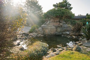 Garden - The Ashley Inn & Suites (Lincoln City)