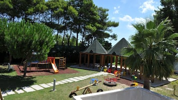 Tempat bermain anak - outdoor