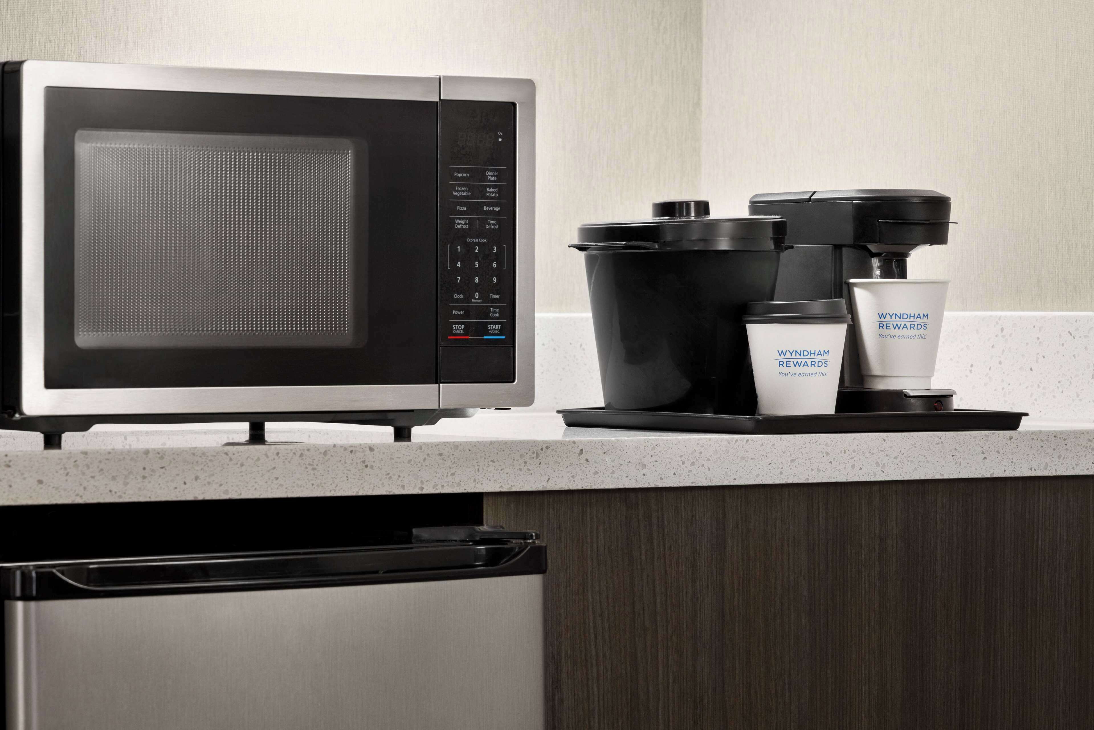 studio suite, 1 king bed, non smoking | premium bedding, pillow-top beds, desk, blackout curtains