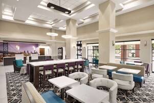 包含每日自助早餐