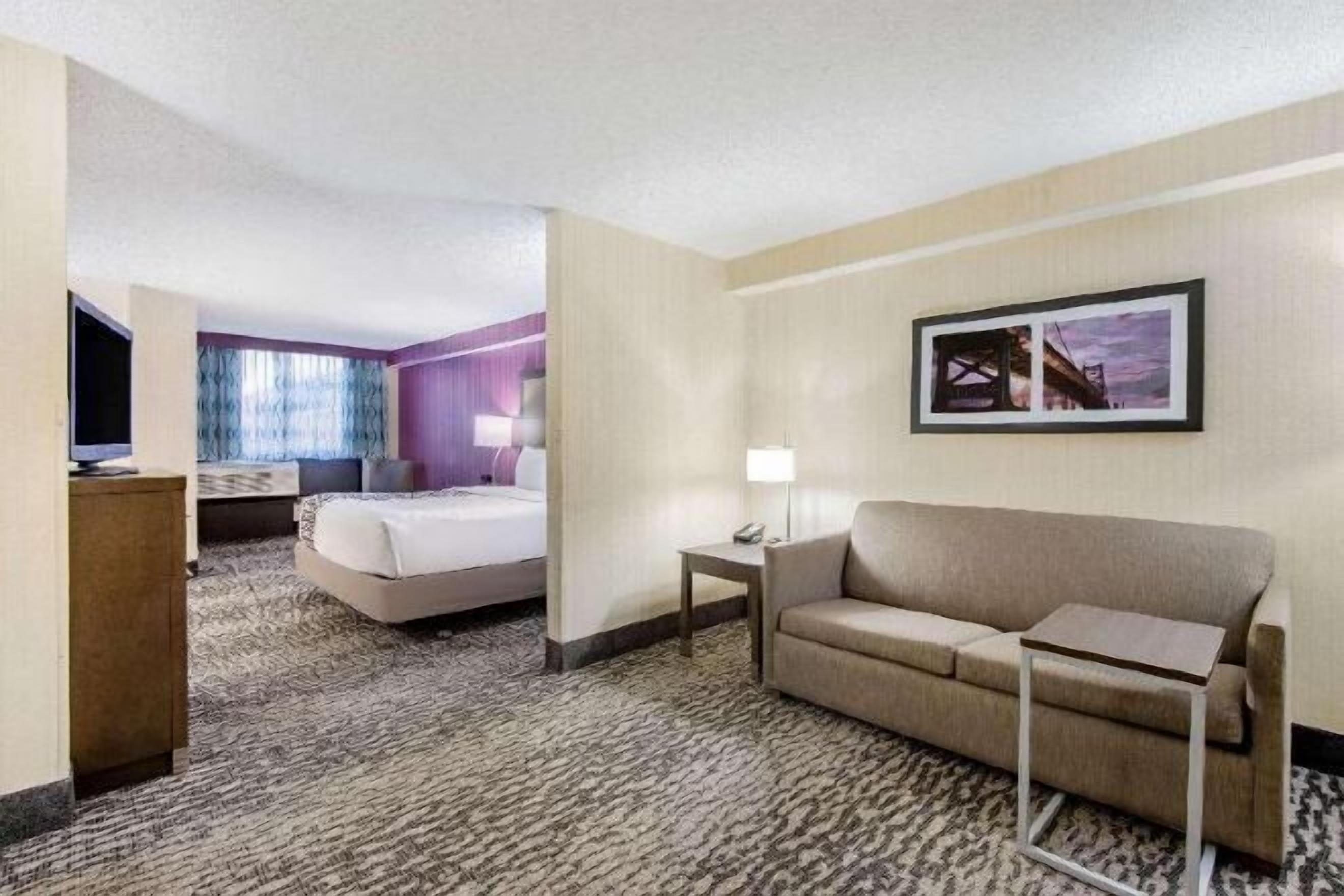 Living area | 43-inch LED TV with cable channels, TV