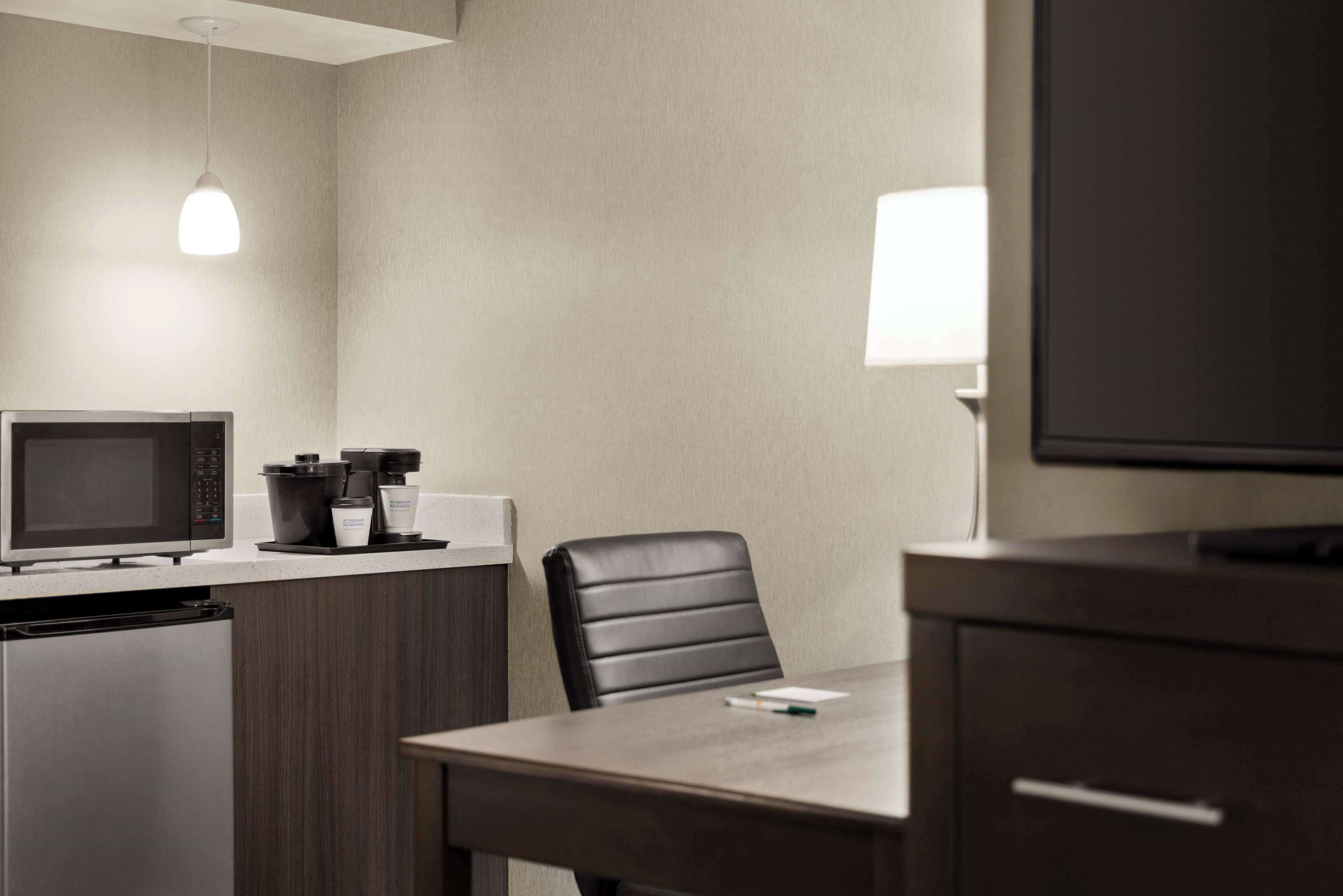 executive room, 1 king bed, non smoking | premium bedding, pillow-top beds, desk, blackout curtains