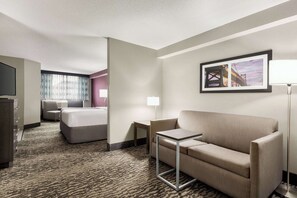 Ropa de cama de alta calidad, colchones con pillow-top y escritorio 