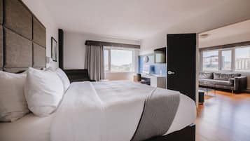 Deluxe suite, 1 kingsize bed | Een kluis op de kamer, een bureau, een laptopwerkplek