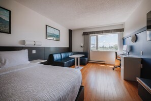 标准房, 1 张大床 | 客房内保险箱、办公桌、笔记本电脑工作区、遮光窗帘