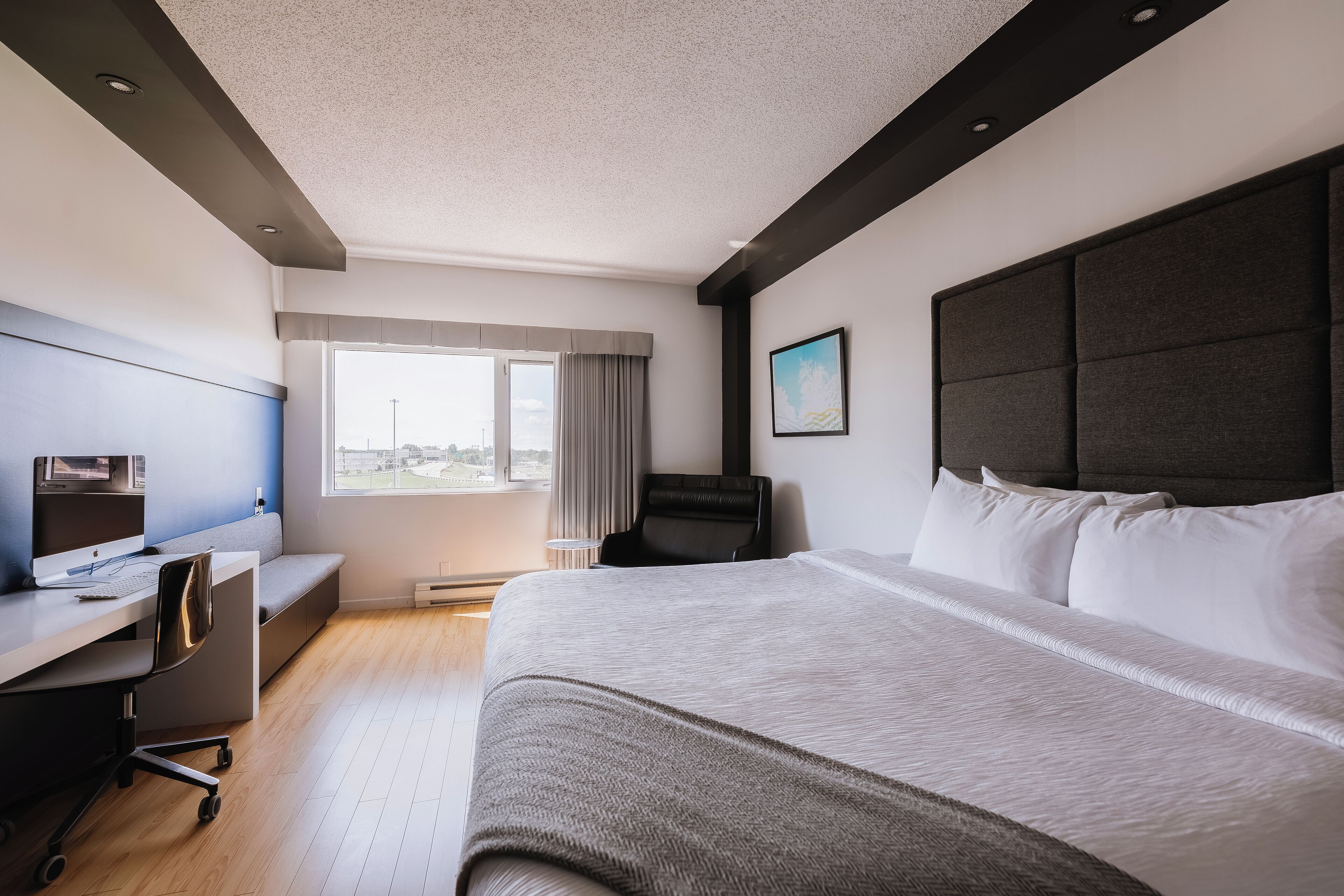 standard room, 1 king bed | in-room safe, desk, laptop workspace, blackout curtains