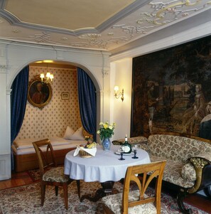 미니바, 객실 내 금고, 알람 시계