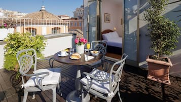 Superior kamer, 1 kingsize bed, niet-roken, terras | Uitzicht vanuit de kamer