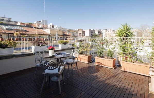Rooftop terrace - Hotel Raffaello, Sure Hotel Collection by Best Western (Rome)