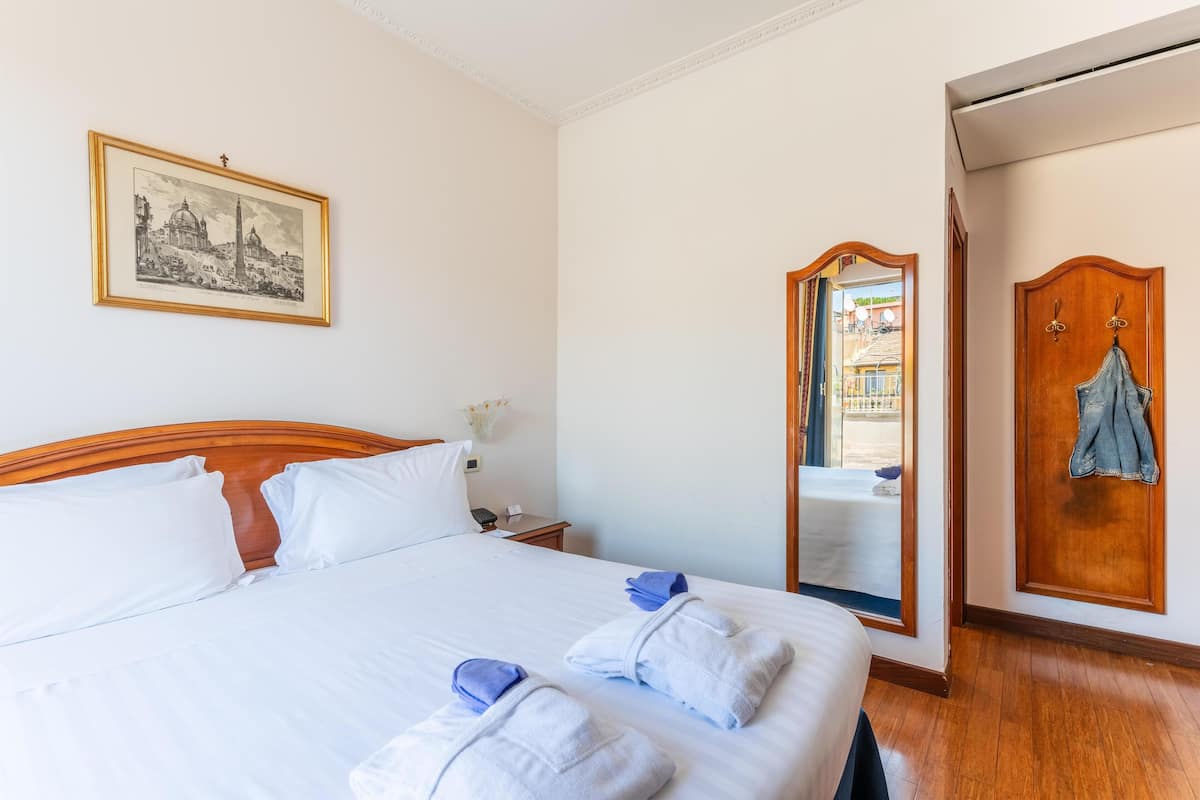 Superior kamer, 1 kingsize bed, niet-roken, terras | Hypoallergeen beddengoed, een minibar, een kluis op de kamer, een bureau