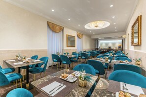Petit déjeuner buffet servi tous les jours en supplément
