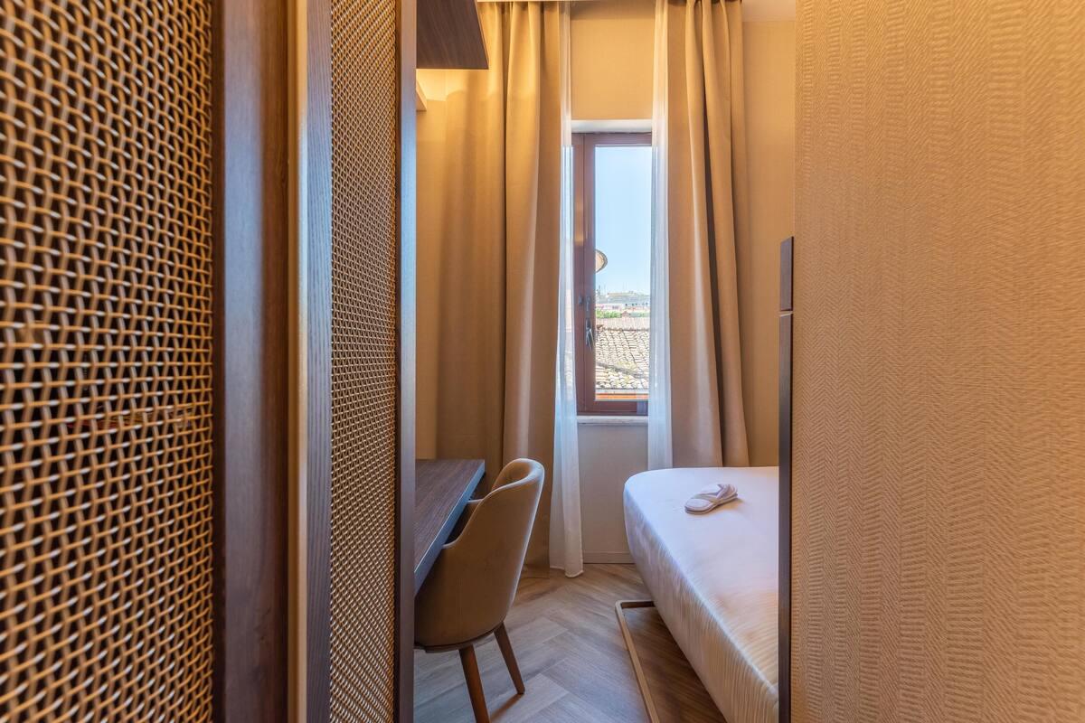 Camera Standard, 1 letto singolo | Biancheria da letto ipoallergenica, minibar, una cassaforte in camera