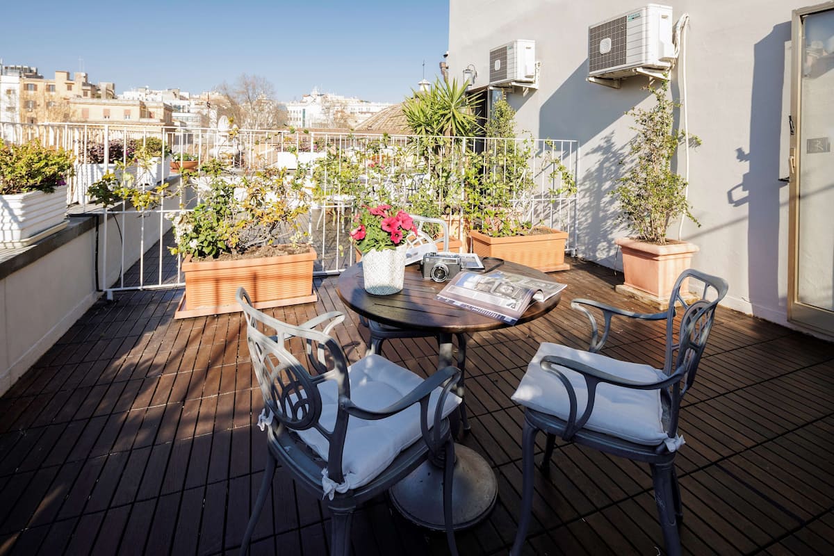 Superior Room, 1 King Bed, Non Smoking, Terrace | Hypo-allergenic bedding, minibar, in-room safe, desk