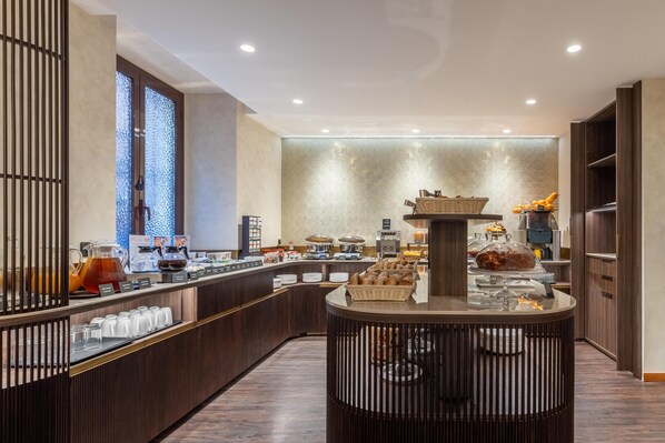Tägliches Frühstücksbuffet gegen Gebühr