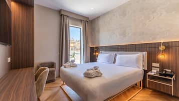 Superior-Zimmer, 1 King-Bett, Nichtraucher, Terrasse | Allergikerbettwaren, Minibar, Zimmersafe, Schreibtisch