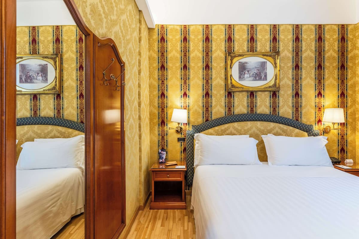 Economy Room, 1 Double Bed, Non Smoking | Hypo-allergenic bedding, minibar, in-room safe, desk