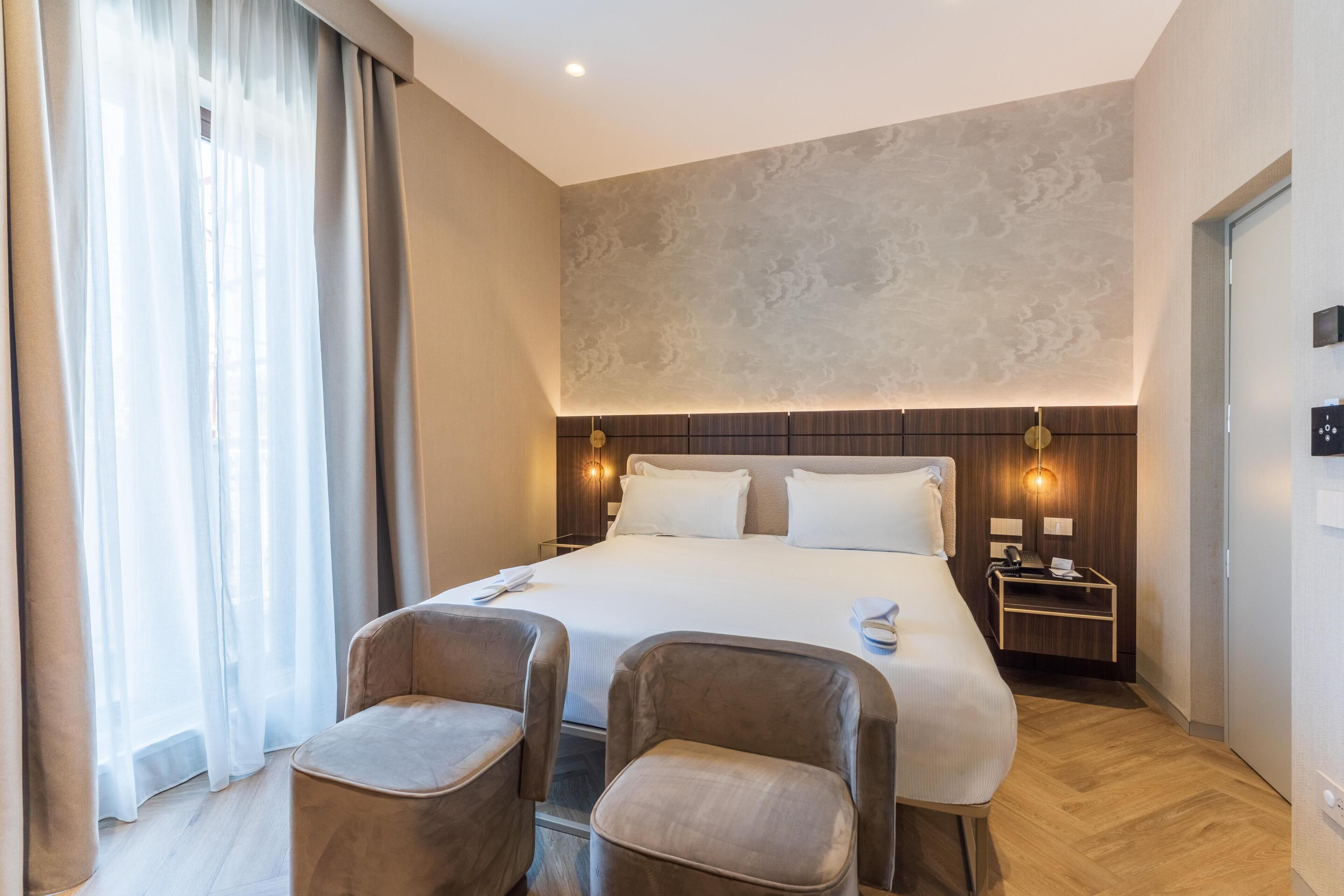 Standard Room, 1 King Bed, Non Smoking | Hypo-allergenic bedding available, minibar, in-room safe, desk