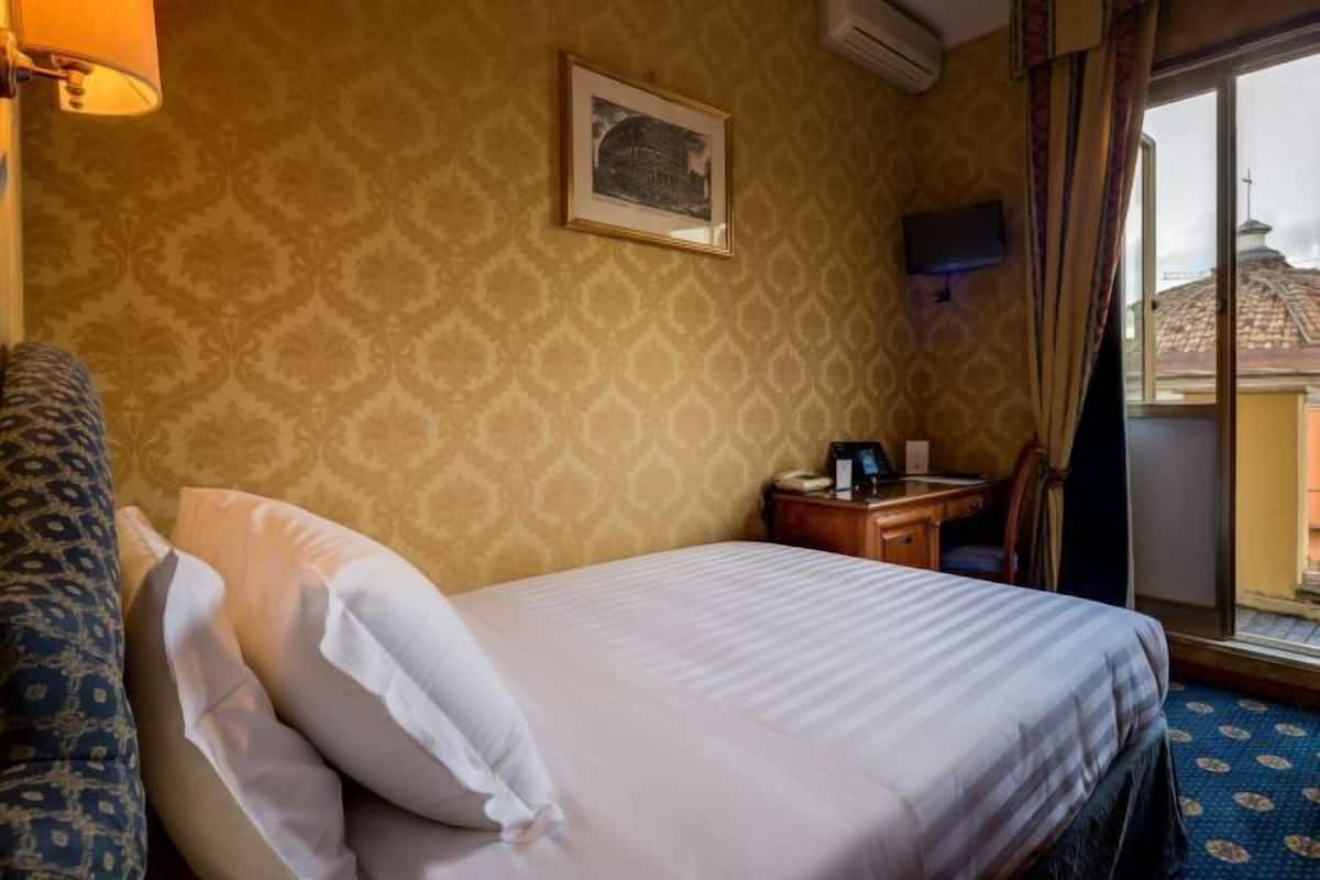 Hypo-allergenic bedding, minibar, in-room safe, desk