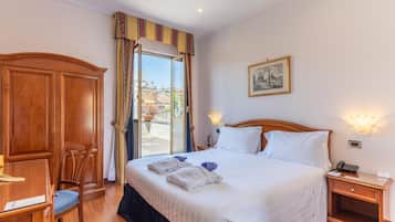 Chambre Supérieure, 1 très grand lit, non-fumeurs, terrasse | Literie hypoallergénique, minibar, coffres-forts dans les chambres