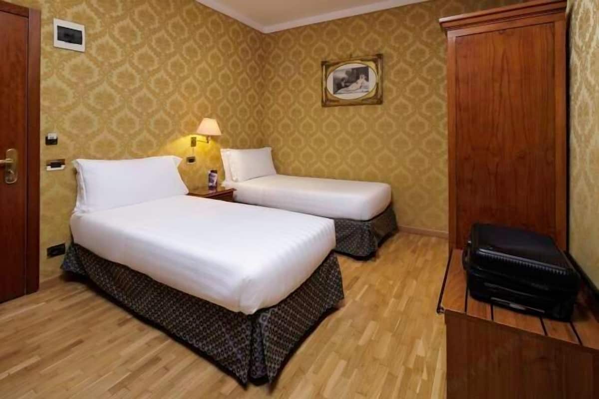 Hypo-allergenic bedding, minibar, in-room safe, desk