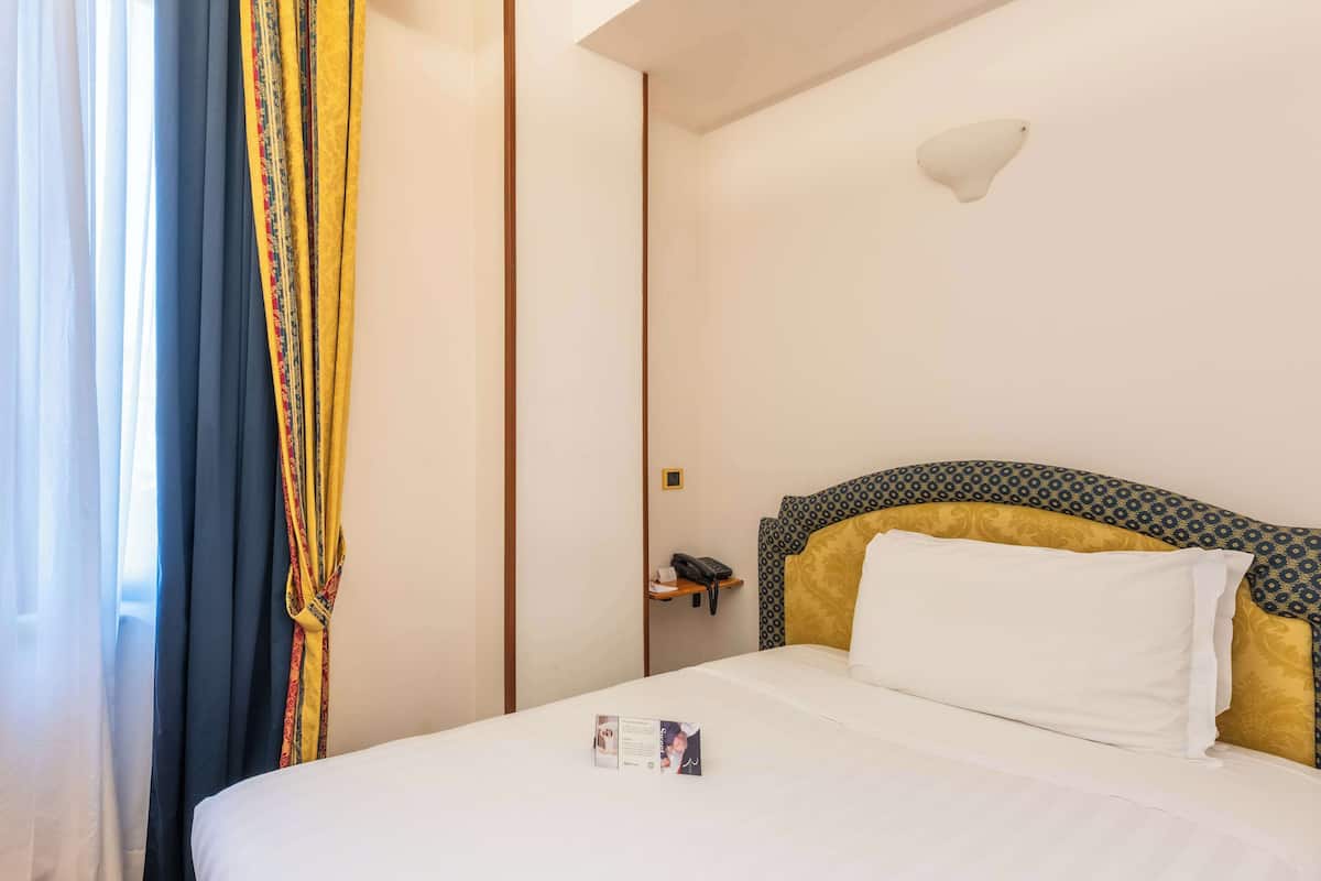 Hypo-allergenic bedding, minibar, in-room safe, desk