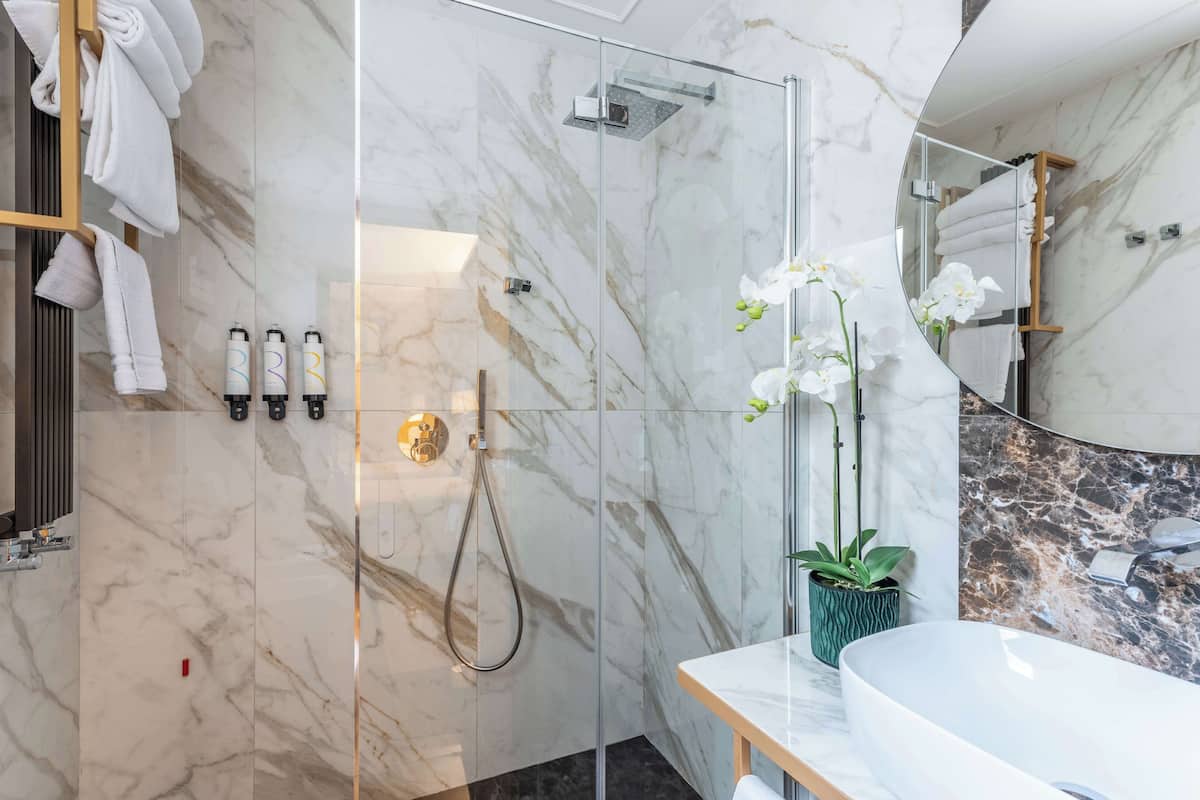 Family Room, Multiple Beds, Non Smoking | Bathroom | Shower, free toiletries, hair dryer, bidet